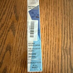 Penntr Instant Eye Lift Serum - Blue Packaging